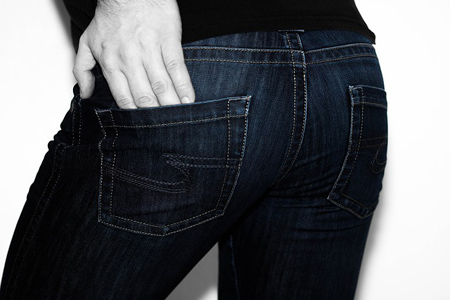 Основные направления женской джинсовой одежды
