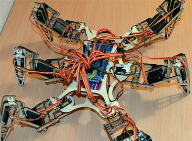 Молодые ученые создали шестиногого робота для спасателей